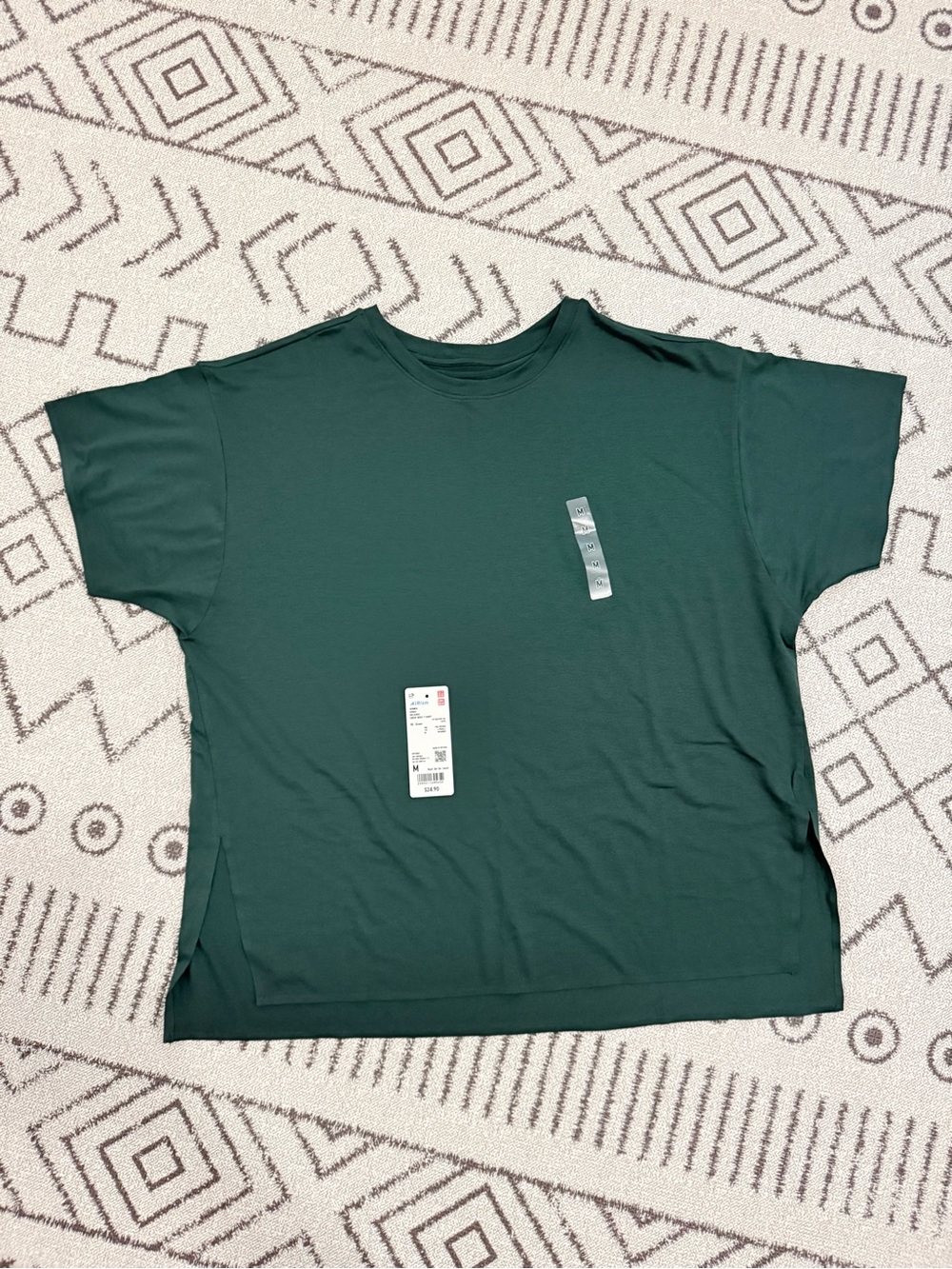 NWT Uniqlo women’s Uniqlo Short-Sleeve Crewneck Shirt in Dark Green - M